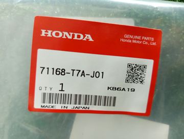 НАКЛАДКА ДЕКОРАТИВНАЯ НА HONDA VEZEL RU3