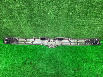 НАКЛАДКА ДЕКОРАТИВНАЯ НА TOYOTA VOXY ZRR80G