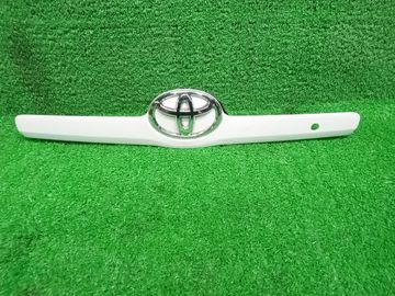 НАКЛАДКА КРЫШКИ БАГАЖНИКА НА TOYOTA CAMRY ACV40