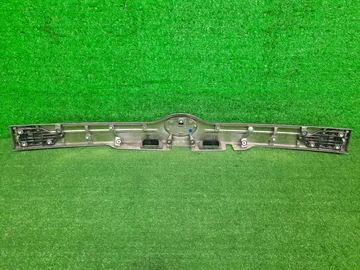 НАКЛАДКА ПЯТОЙ ДВЕРИ НА TOYOTA VOXY ZWR80G