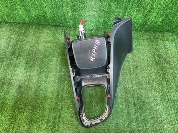 КОНСОЛЬ КПП НА TOYOTA YARIS MXPH10
