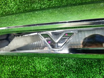 НАКЛАДКА ПЯТОЙ ДВЕРИ НА TOYOTA VOXY ZRR80