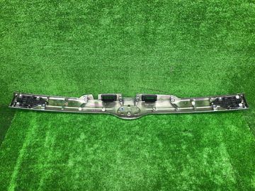 НАКЛАДКА ПЯТОЙ ДВЕРИ НА TOYOTA VOXY ZRR80
