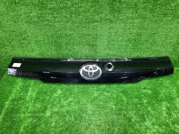 НАКЛАДКА ПЯТОЙ ДВЕРИ НА TOYOTA SIENTA MXPL10G