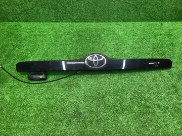 НАКЛАДКА ПЯТОЙ ДВЕРИ НА TOYOTA COROLLA SPACIO ZZE124N