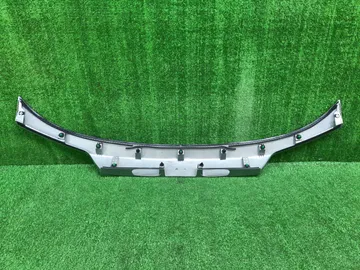 НАКЛАДКА ПЯТОЙ ДВЕРИ НА HONDA VEZEL RU1