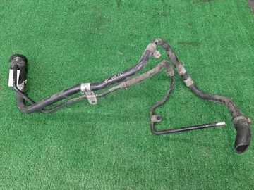 ГОРЛОВИНА ТОПЛИВНОГО БАКА НА TOYOTA ISIS ZGM10G