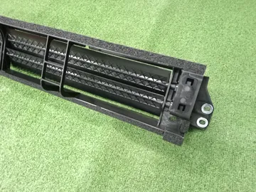 ШТОРКА РАДИАТОРА НА TOYOTA PRIUS PHV ZVW52