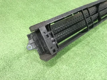 ШТОРКА РАДИАТОРА НА TOYOTA PRIUS PHV ZVW52