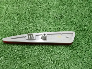 ОТРАЖАТЕЛЬ В БАМПЕР НА TOYOTA AQUA NHP10