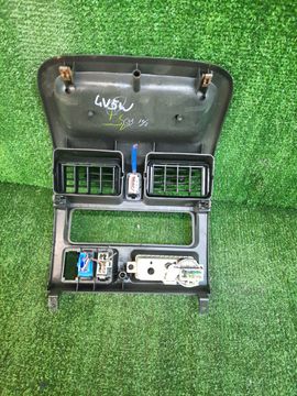 КОНСОЛЬ МАГНИТОФОНА НА MAZDA MPV LV5W