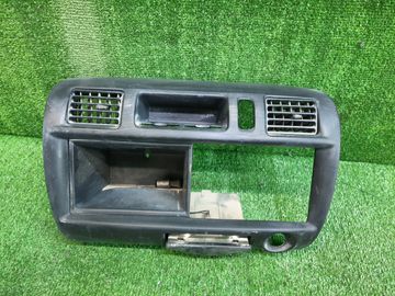 КОНСОЛЬ МАГНИТОФОНА НА MAZDA BONGO SK82V