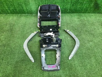 КОНСОЛЬ МАГНИТОФОНА НА TOYOTA COROLLA FIELDER NZE144G