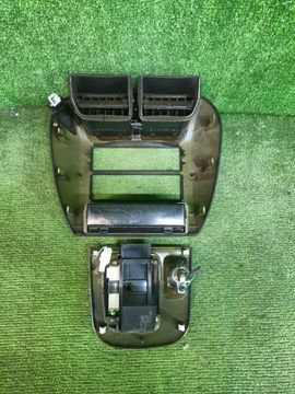 КОНСОЛЬ МАГНИТОФОНА НА MITSUBISHI CHARIOT GRANDIS N84W