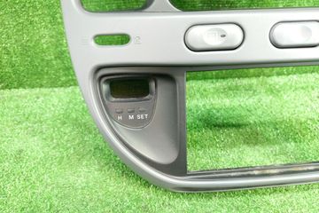 КОНСОЛЬ МАГНИТОФОНА НА MITSUBISHI DELICA PD6W