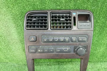 КОНСОЛЬ МАГНИТОФОНА НА TOYOTA MARK II GX90