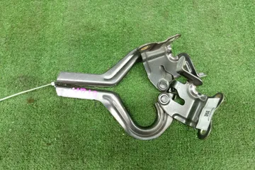 ПЕТЛЯ КАПОТА НА TOYOTA AQUA NHP10