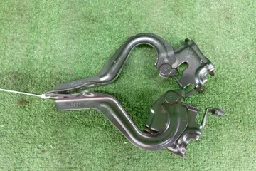 ПЕТЛЯ КАПОТА НА TOYOTA AQUA NHP10