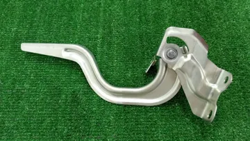 ПЕТЛЯ КАПОТА НА TOYOTA AQUA MXPK10