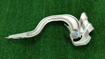 ПЕТЛЯ КАПОТА НА TOYOTA AQUA MXPK10