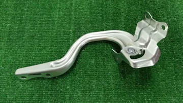 ПЕТЛЯ КАПОТА НА TOYOTA AQUA MXPK10