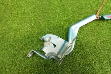 ПЕТЛЯ КАПОТА НА TOYOTA AQUA NHP10