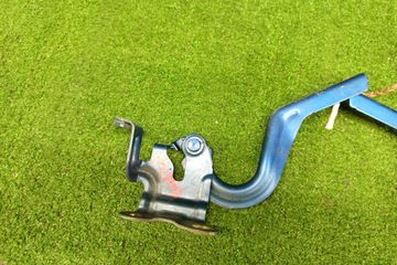 ПЕТЛЯ КАПОТА НА TOYOTA AQUA NHP10