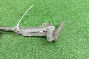 ПЕТЛЯ КАПОТА НА TOYOTA CARINA ED ST183