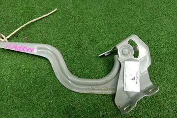ПЕТЛЯ КАПОТА НА TOYOTA AQUA MXPK11