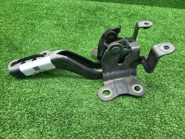 ПЕТЛЯ КАПОТА НА TOYOTA AQUA NHP10