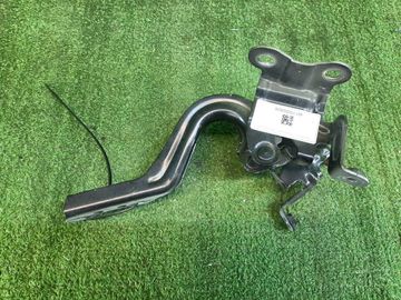 ПЕТЛЯ КАПОТА НА TOYOTA AQUA NHP10