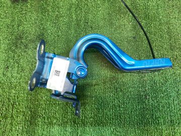 ПЕТЛЯ КАПОТА НА TOYOTA AQUA NHP10