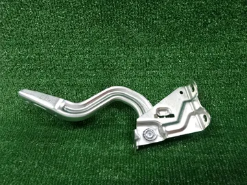 ПЕТЛЯ КАПОТА НА TOYOTA YARIS KSP210