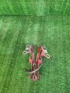 ПЕТЛЯ КАПОТА НА TOYOTA COROLLA FIELDER ZZE122G