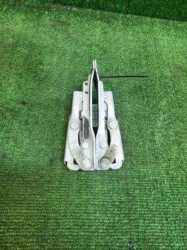 ПЕТЛЯ КАПОТА НА NISSAN CEDRIC HY34