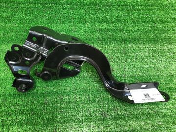 ПЕТЛЯ КАПОТА НА TOYOTA AURIS ZWE186H