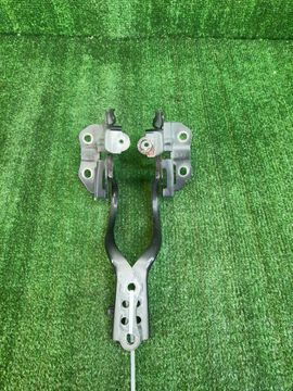 ПЕТЛЯ КАПОТА НА TOYOTA AURIS NZE184H