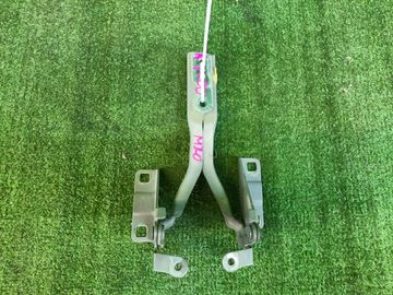 ПЕТЛЯ КАПОТА НА NISSAN NV200 M20