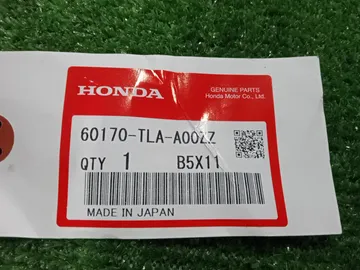 ПЕТЛЯ КАПОТА НА HONDA CR-V RW2