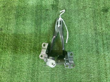 ПЕТЛЯ КАПОТА НА TOYOTA YARIS MXPH10