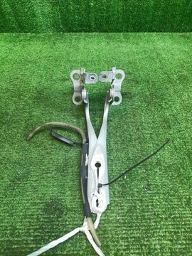 ПЕТЛЯ КАПОТА НА TOYOTA FIELDER NZE141