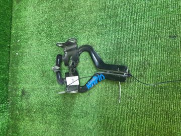 ПЕТЛЯ КАПОТА НА TOYOTA AQUA NHP10