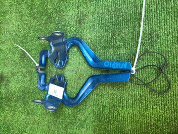 ПЕТЛЯ КАПОТА НА TOYOTA AQUA NHP10