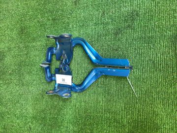 ПЕТЛЯ КАПОТА НА TOYOTA AQUA NHP10