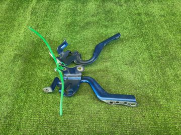 ПЕТЛЯ КАПОТА НА TOYOTA AQUA NHP10