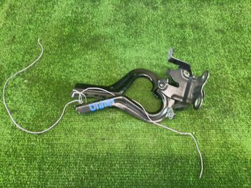 ПЕТЛЯ КАПОТА НА TOYOTA AQUA NHP10