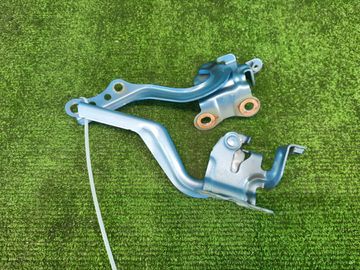 ПЕТЛЯ КАПОТА НА TOYOTA AQUA NHP10