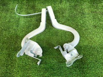 ПЕТЛЯ КАПОТА НА TOYOTA RACTIS NCP120