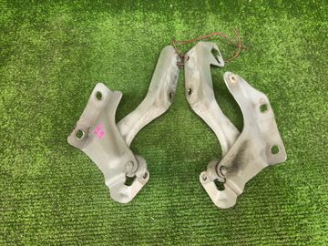 ПЕТЛЯ КАПОТА НА NISSAN LATIO N17