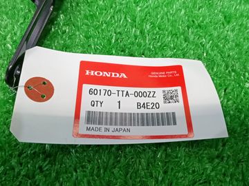 ПЕТЛЯ КАПОТА НА HONDA N-BOX JF3